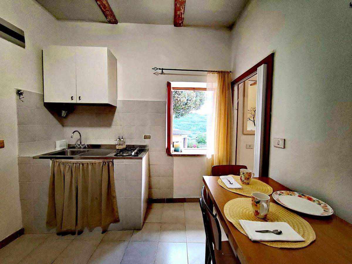 La Casa In Piazza Apartment Toffia Exterior photo